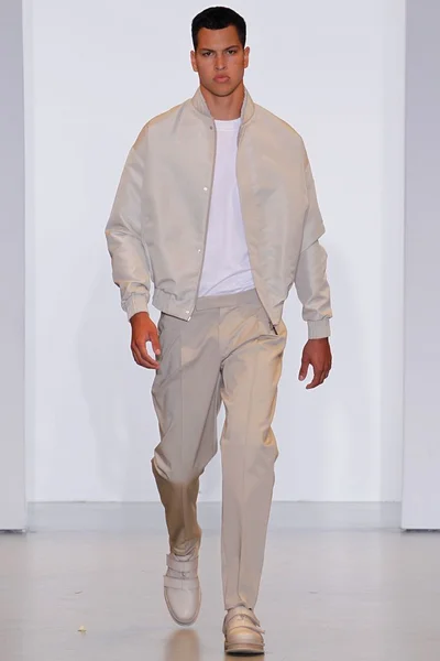 Look 10